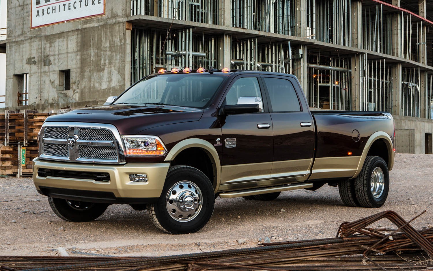 2013-ram-3500-heavy-duty-front-04jpg.jpg